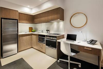 کست پرد مونتز ب راد