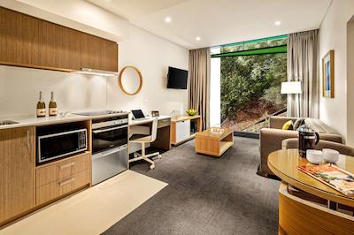 کست پرد مونتز ب راد