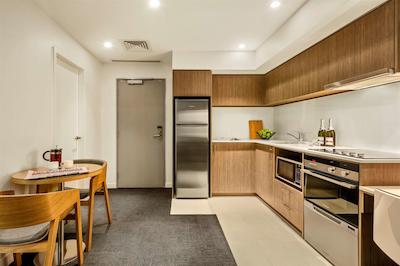 کست پرد مونتز ب راد