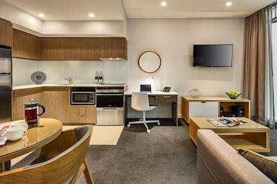 کست پرد مونتز ب راد