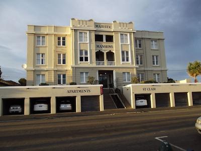 اپارتمنتز ات است کلیر