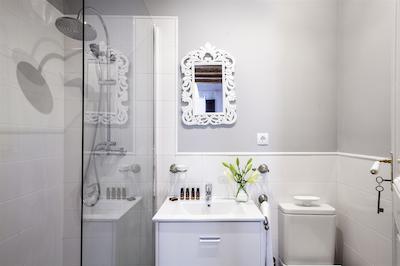 اسپاسیز چارمینگ فلاتز