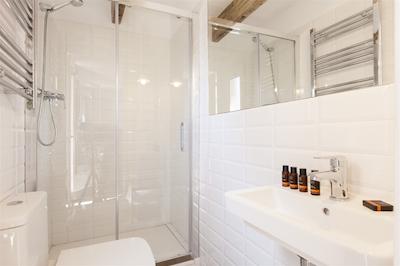 اسپاسیز چارمینگ فلاتز