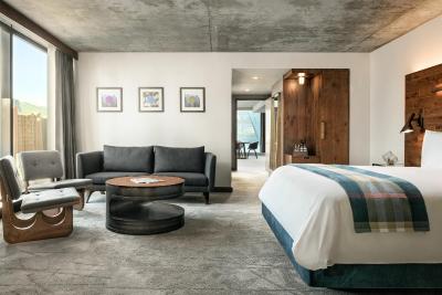 د دوگلاس اوتگراف کالکشن