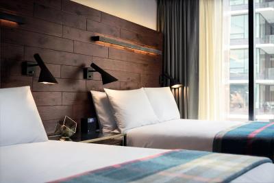 د دوگلاس اوتگراف کالکشن