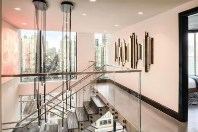 د دوگلاس اوتگراف کالکشن