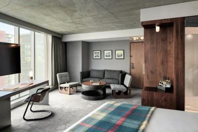 د دوگلاس اوتگراف کالکشن