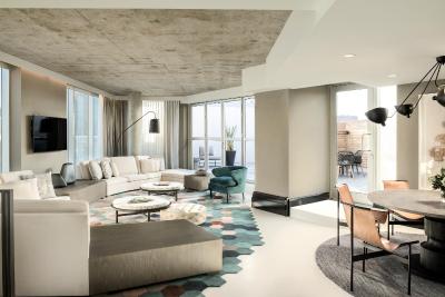 د دوگلاس اوتگراف کالکشن