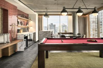 د دوگلاس اوتگراف کالکشن