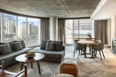 د دوگلاس اوتگراف کالکشن