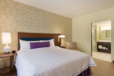 هم2 سویتز بای هیلتون لویسویل ایست/هورستبورن