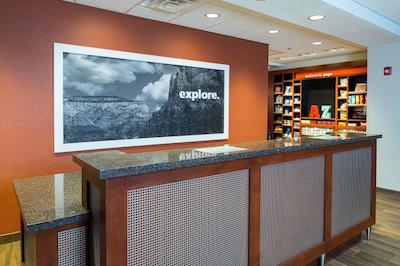 هامپتون این اند سویتز پاج-لاک پول