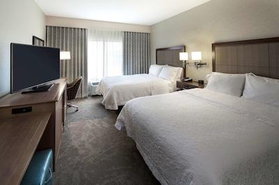 هامپتون این اند سویتز پاج-لاک پول