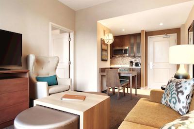 هموود سویتز بای هیلتون کالگاری دونتون