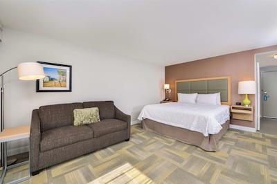 هامپتون این اند سویتز آلتونا-دز موینز