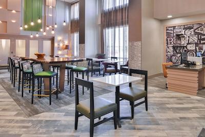 هامپتون این اند سویتز آلتونا-دز موینز