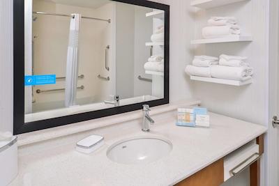 هامپتون این اند سویتز آلتونا-دز موینز