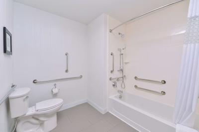 هامپتون این اند سویتز آلتونا-دز موینز