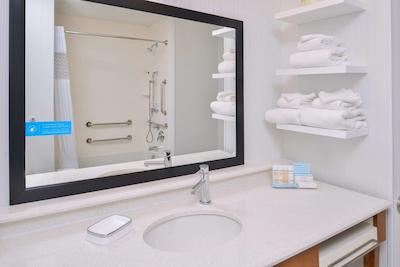 هامپتون این اند سویتز آلتونا-دز موینز