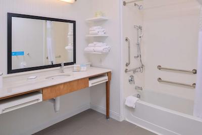 هامپتون این اند سویتز آلتونا-دز موینز