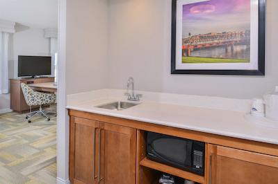 هامپتون این اند سویتز آلتونا-دز موینز