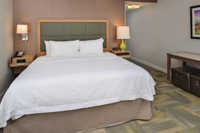 هامپتون این اند سویتز آلتونا-دز موینز