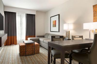 امباسی سویتز بای هیلتون گرینویل دونتون ریورپلاس