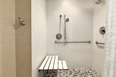 امباسی سویتز بای هیلتون گرینویل دونتون ریورپلاس