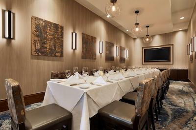 امباسی سویتز بای هیلتون گرینویل دونتون ریورپلاس