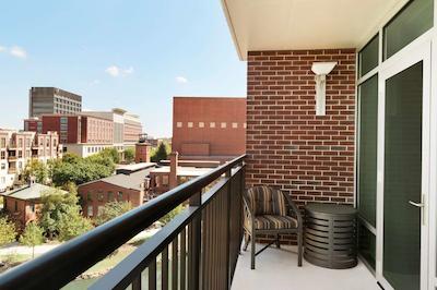 امباسی سویتز بای هیلتون گرینویل دونتون ریورپلاس