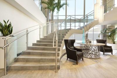 امباسی سویتز بای هیلتون گرینویل دونتون ریورپلاس