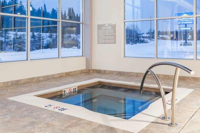 میکرتل این اند سویتز بای ویندهام کیرکلاند لاک