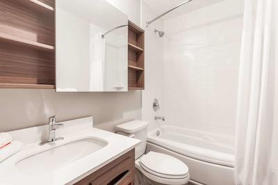 میکرتل این اند سویتز بای ویندهام کیرکلاند لاک