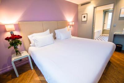 منسیور کادت هتل اند اسپا