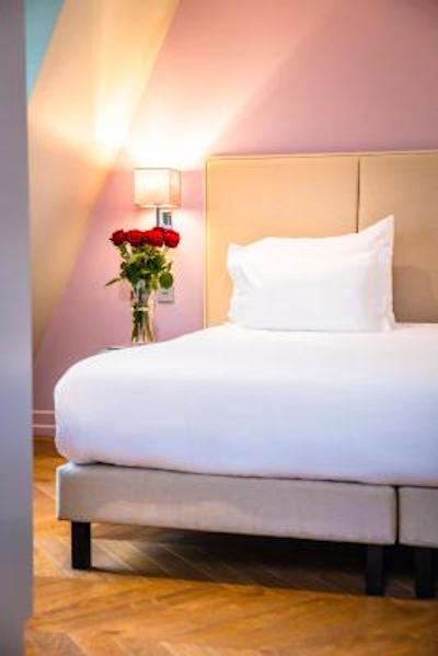 منسیور کادت هتل اند اسپا