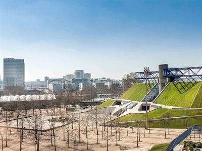 مرکور پاریز پیگال ساکر کور