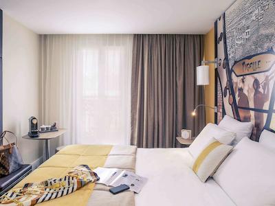 مرکور پاریز پیگال ساکر کور