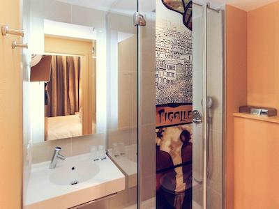 مرکور پاریز پیگال ساکر کور