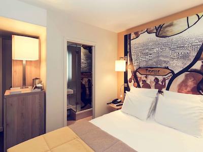 مرکور پاریز پیگال ساکر کور