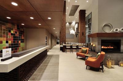 هیلتون گاردن این کالگاری دونتون