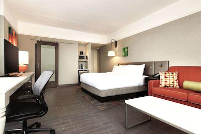 هیلتون گاردن این کالگاری دونتون