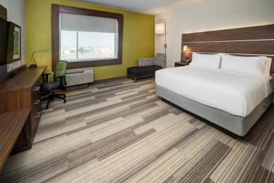 هلید این اکسپرز اند سویتز وست ادمنتون-مال اریا