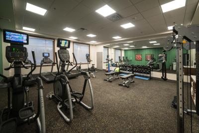 هلید این اکسپرز اند سویتز وست ادمنتون-مال اریا