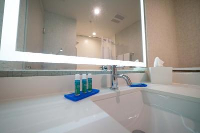 هلید این اکسپرز اند سویتز وست ادمنتون-مال اریا