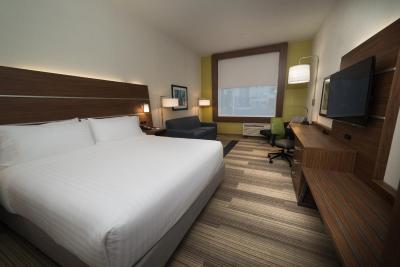 هلید این اکسپرز اند سویتز وست ادمنتون-مال اریا