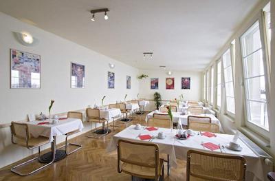 هتل مدا ارت اُف موسوم کامپا