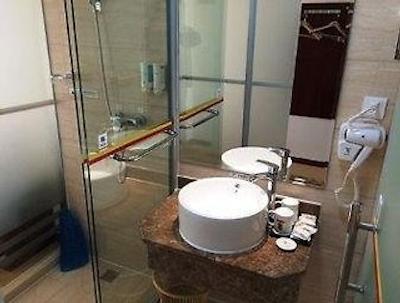 سوپر 8 بای ویندهام شانگهای سانگ جیانگ شینچنگ شاهه اسکوئر