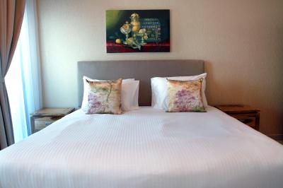 اوان تور هتل اپارتمنتز