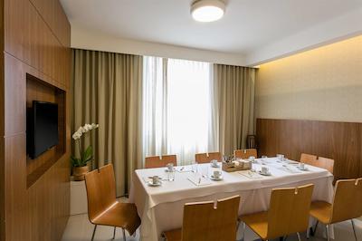 بست وسترن پلاس ایکارای دیزاین هتل