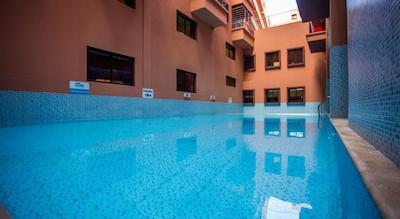 هتل لز امباسادورز